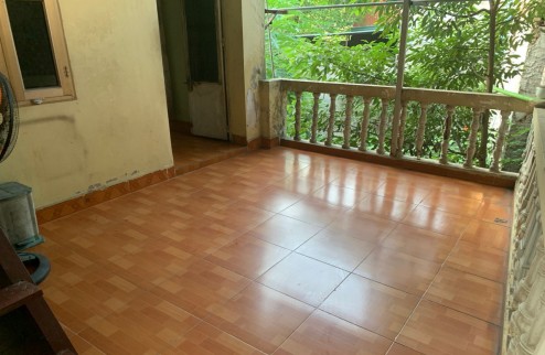 Cho thuê nhà Phạm Văn Đồng, 40m2 - 2 phòng ban công thoáng mát 4,5tr/th 0966931622.